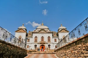 Svadobná, kvetinová výzdoba v zámockom hoteli Galícia Nueva****